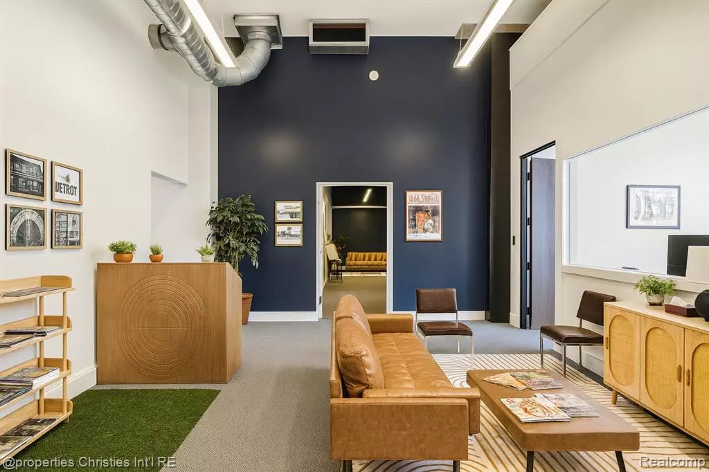 Pontiac, MI 48342,35 Huron W