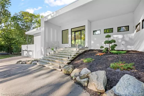 Farmington Hills, MI 48334,31685 Franklin Fairway Street