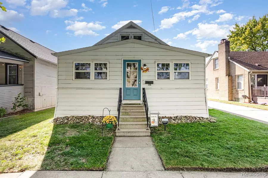 1206 S Farragut Street, Bay City, MI 48708