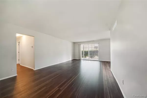 West Bloomfield, MI,6151 Orchard Lake Road