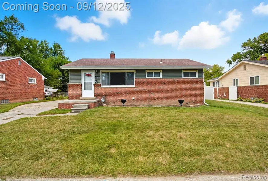 28600 Oakwood Street, Inkster, MI 48141