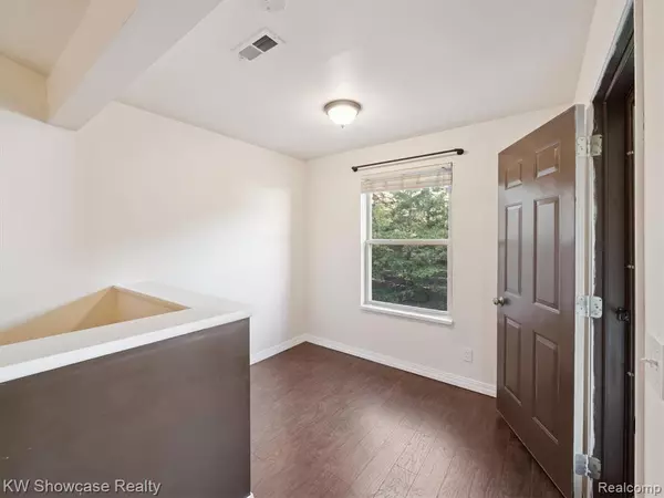 South Lyon, MI 48178,61011 Greenwood Drive