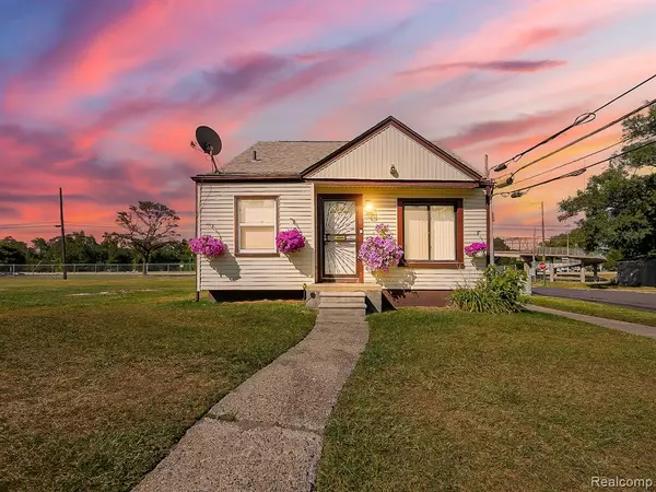 19377 Fenmore Street, Detroit, MI 48235