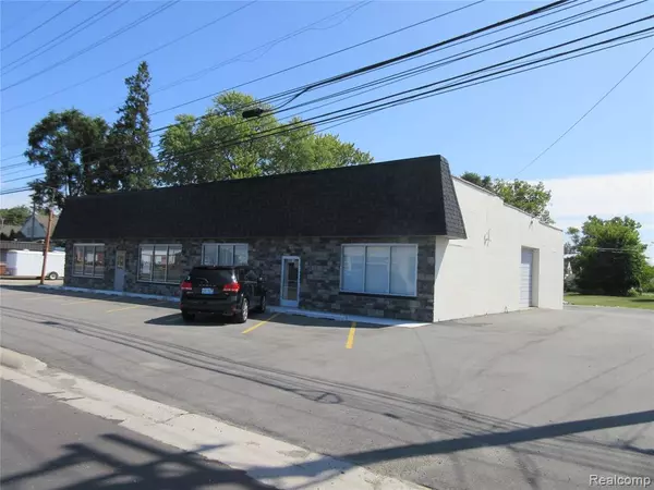 49908 Gratiot Avenue, Chesterfield, MI