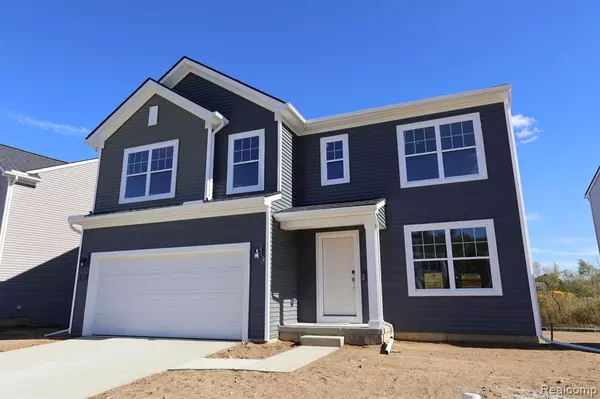 422 Hidden River W, Holly, MI 48442