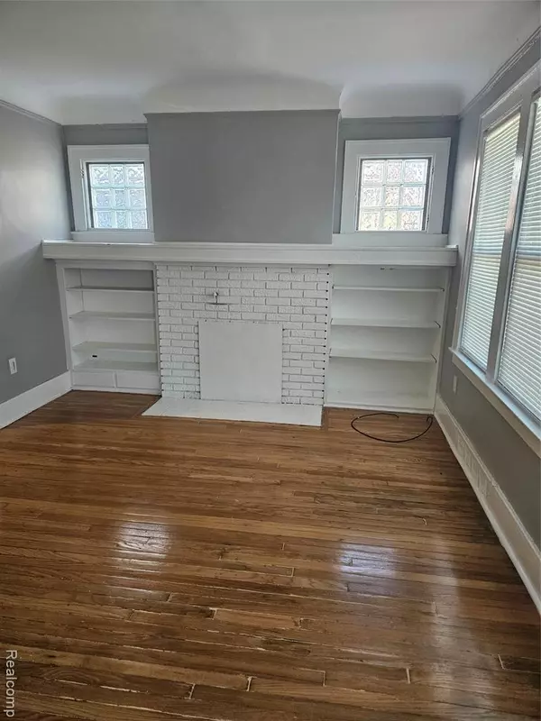 Detroit, MI 48227,14951 Strathmoor Street