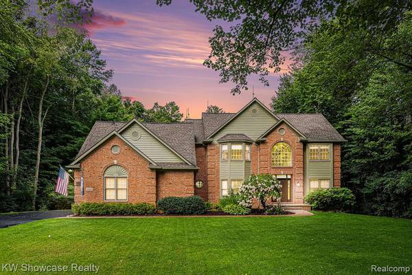 6060 Rosewood Parkway, White Lake, MI 48383
