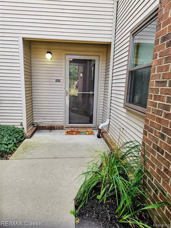 West Bloomfield, MI,6740 Ridgefield Circle