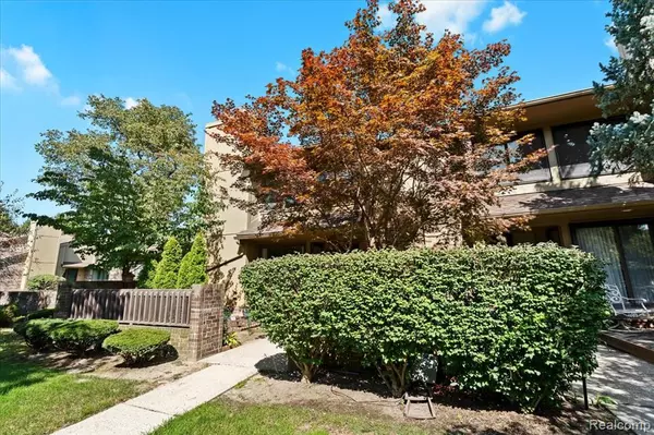 Bloomfield Hills, MI 48304,1737 S Hill Blvd E Boulevard