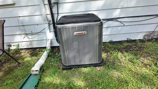 Westland, MI 48186,33824 Casco Court