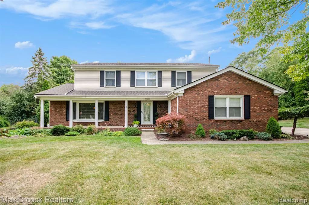 Farmington Hills, MI 48335,38033 Southfarm Lane