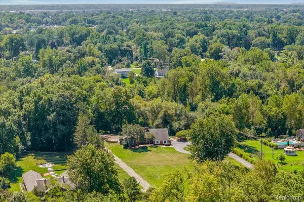 31069 Munger Drive, Livonia, MI 48154