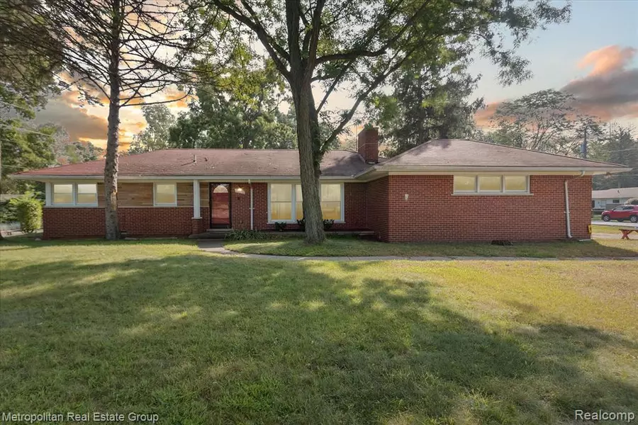 22510 Lahser Road, Southfield, MI 48033