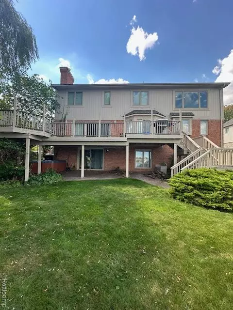 Rochester Hills, MI 48307,2155 Mackwood Court