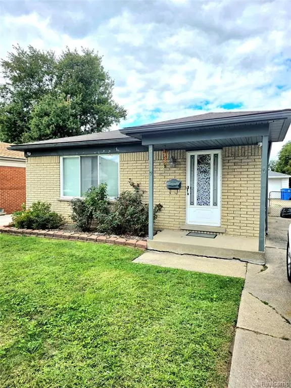 Dearborn Heights, MI 48127,6129 Kinmore Street