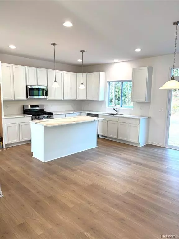 Waterford, MI 48328,424 Hogarth