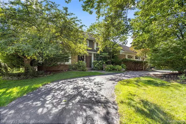 West Bloomfield, MI 48323,5084 Champlain Circle