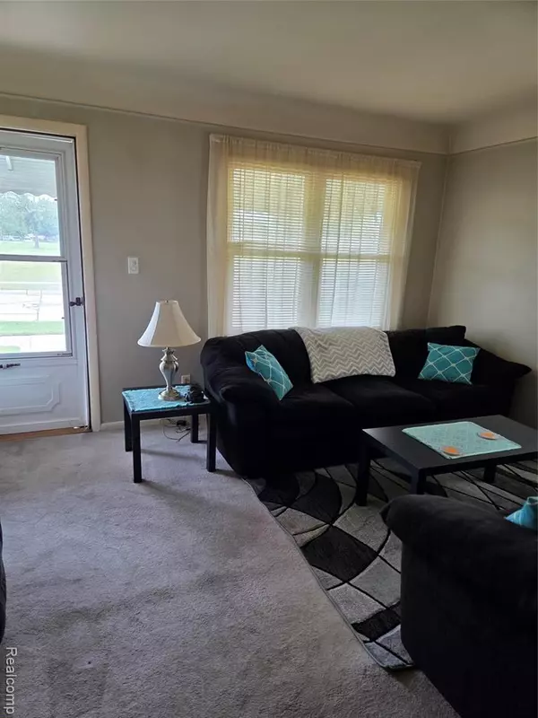 Roseville, MI 48066,17980 Wexford Street