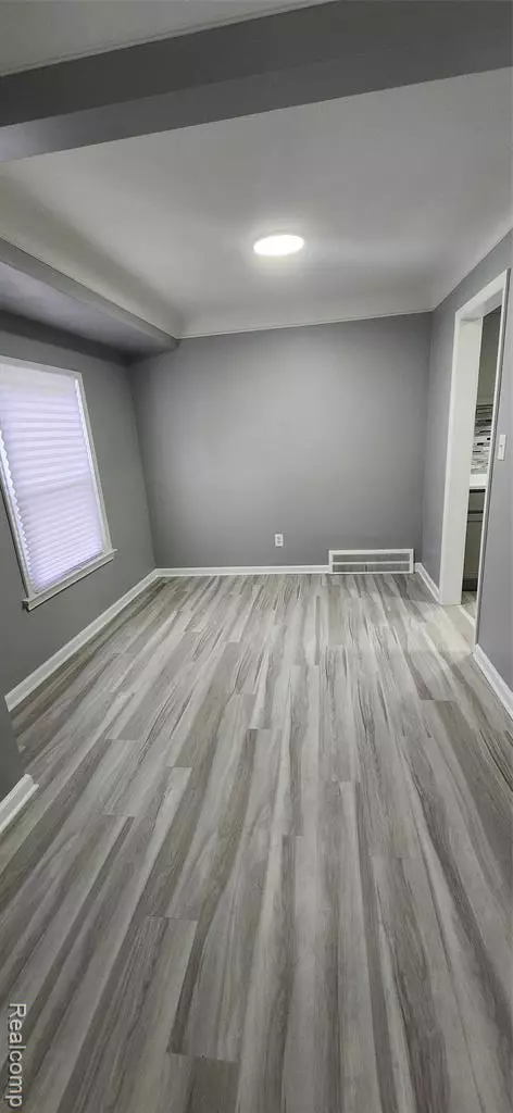 Detroit, MI 48219,19347 Sunderland Road