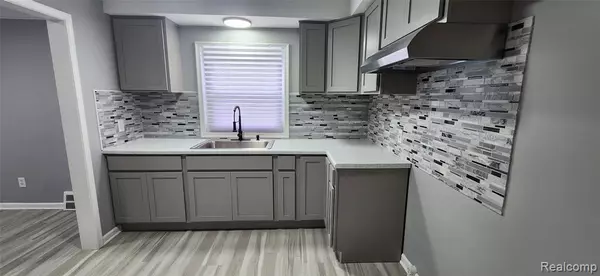 Detroit, MI 48219,19347 Sunderland Road