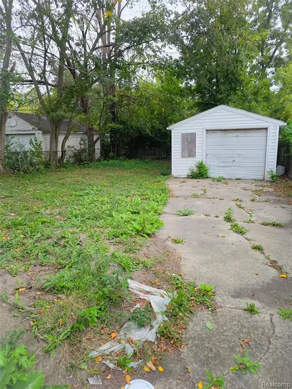 Detroit, MI 48205,16267 Edmore