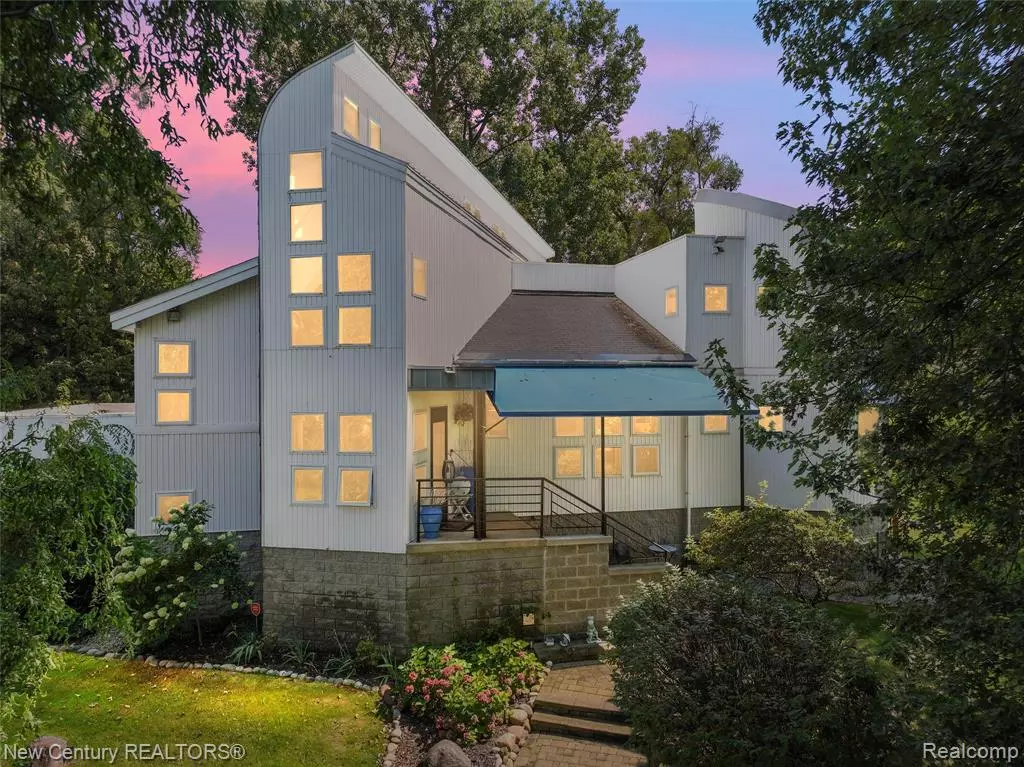 Wolverine Lake, MI 48390,275 Angola Street