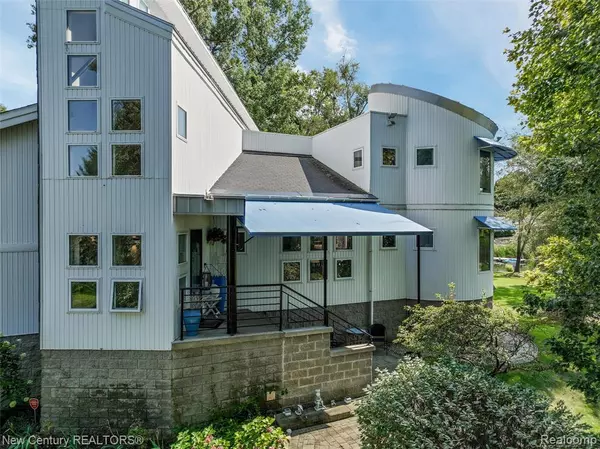 Wolverine Lake, MI 48390,275 Angola Street