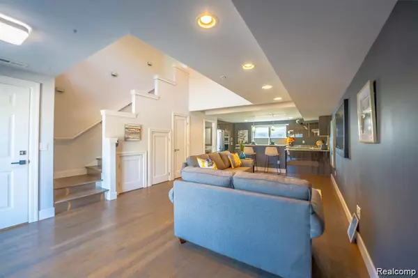 Royal Oak, MI 48067,622 W 11 Mile Road