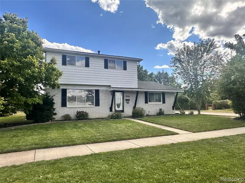 1569 W Whitcomb Avenue, Madison Heights, MI 48071