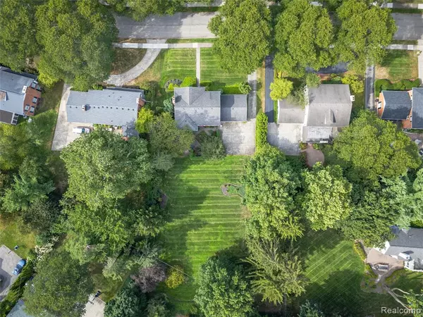 Bloomfield Hills, MI 48301,2555 Covington Place