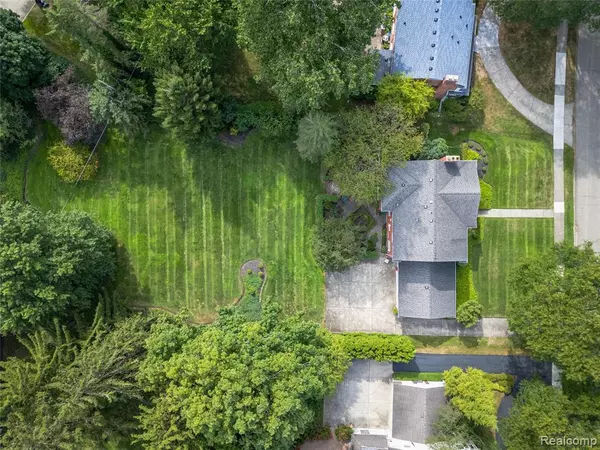 Bloomfield Hills, MI 48301,2555 Covington Place