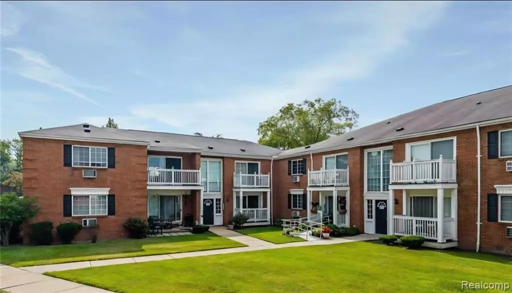 2420 Parmenter Boulevard, Royal Oak, MI 48073