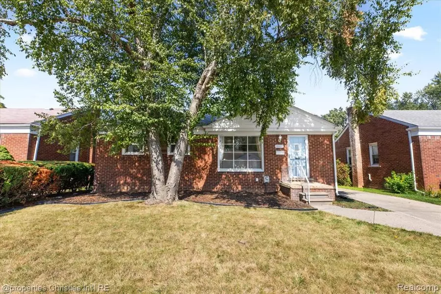 18411 Marquette Street, Roseville, MI 48066