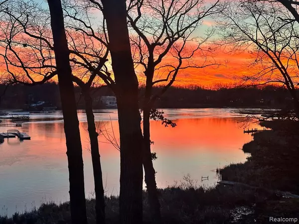 Bloomfield Hills, MI 48302,1723 HERON RIDGE Drive