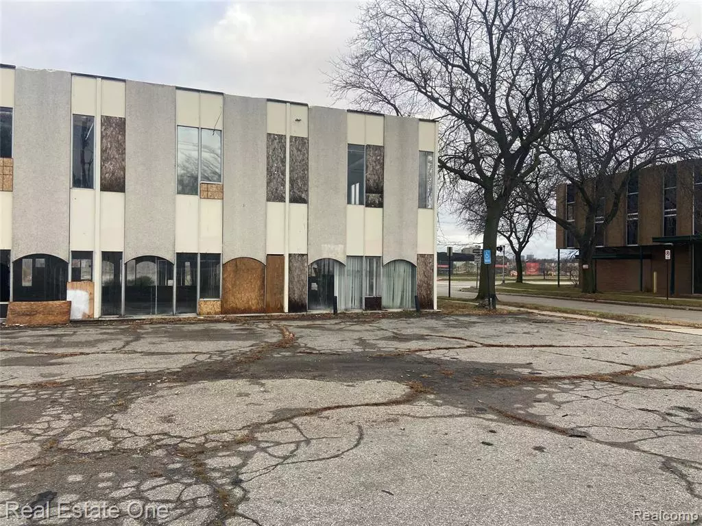 Oak Park, MI 48237,21590 Greenfield Road