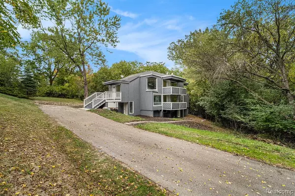 West Bloomfield, MI 48323,4641 Cove Road