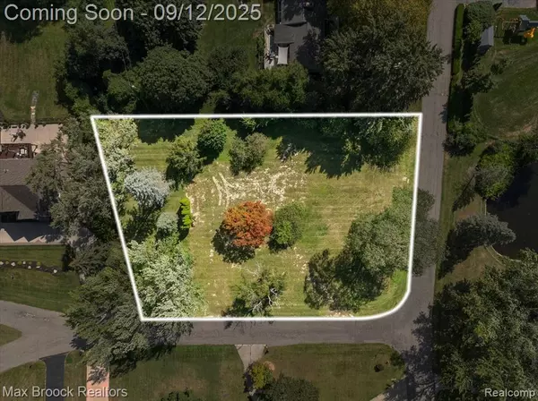 Bloomfield Hills, MI 48302,1027 Joanne Court