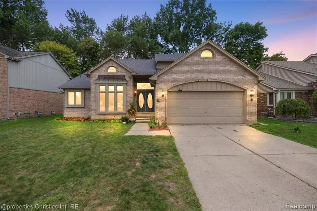 Clinton Twp, MI 48038,43377 Rivergate Drive