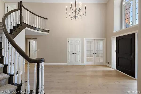 Bloomfield Hills, MI 48304,170 Kirkwood Court