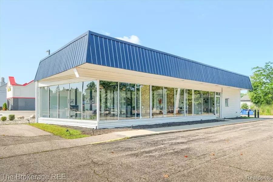 1219 N Leroy Street, Fenton, MI 48430