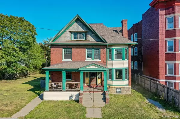 243 E Edsel Ford, Detroit, MI 48202