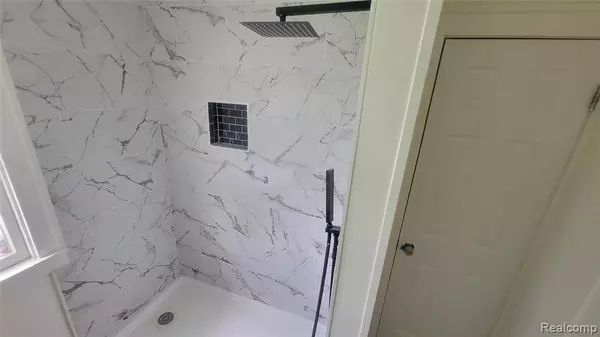 Pontiac, MI 48341,24 Cochrane Place