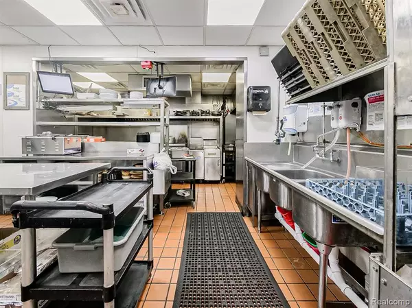 Detroit, MI 48221,19416 Livernois Avenue