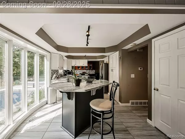 Shelby Twp, MI 48316,5854 Vincent Trail