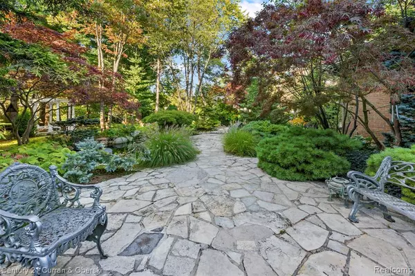 Dearborn, MI 48124,9 West Lane