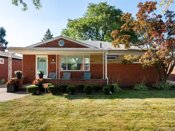 16114 Sprenger Avenue, Eastpointe, MI 48021