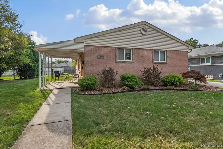 2528 Norwood Road, Trenton, MI 48183