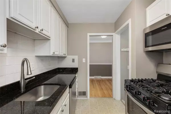 Royal Oak, MI 48073,3329 Ravena Avenue
