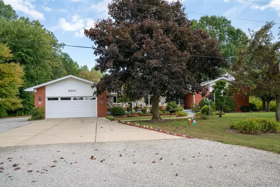 21601 Otter Road, Belleville, MI 48111