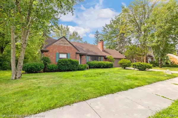 19726 Eastwood Drive, Harper Woods, MI 48225